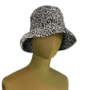 Cache Monochrome Animal Print Hat